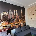Arena Flat, Free Street Parking