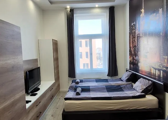 Arena Flat, Free Street Parking