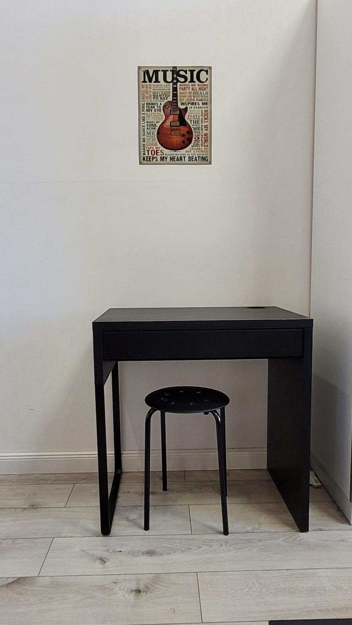 Arena Flat, Free Street Parking