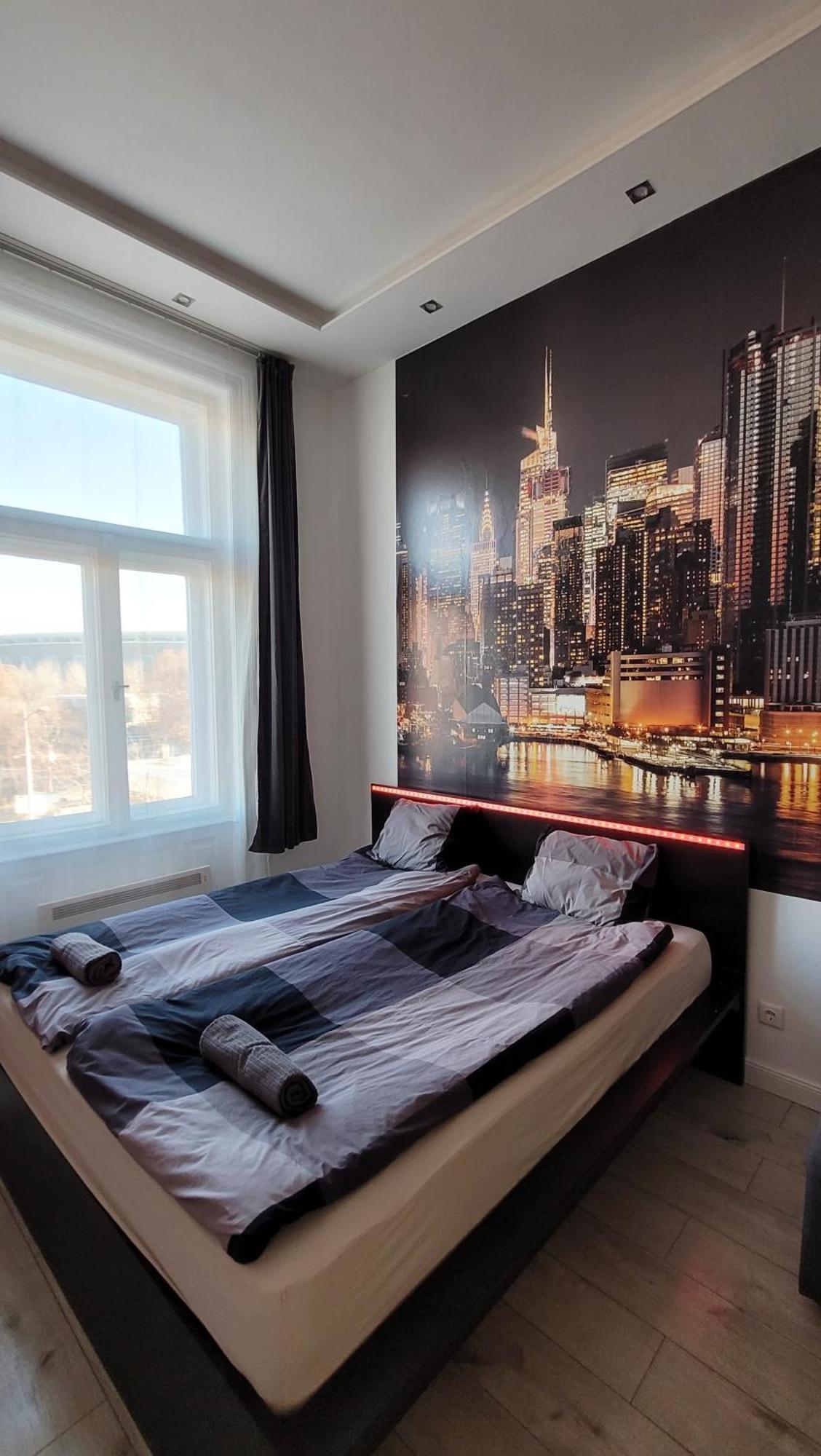 Arena Flat, Free Street Parking Apartment