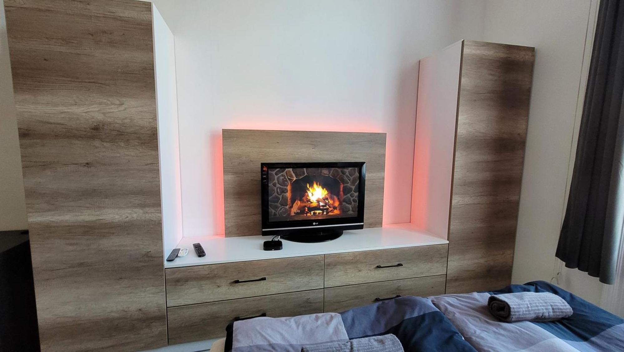Apartment Arena Flat, Free Street Parking *